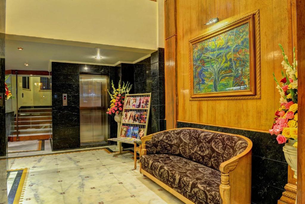 Hotel Pinnacle Ахмедабад Екстериор снимка
