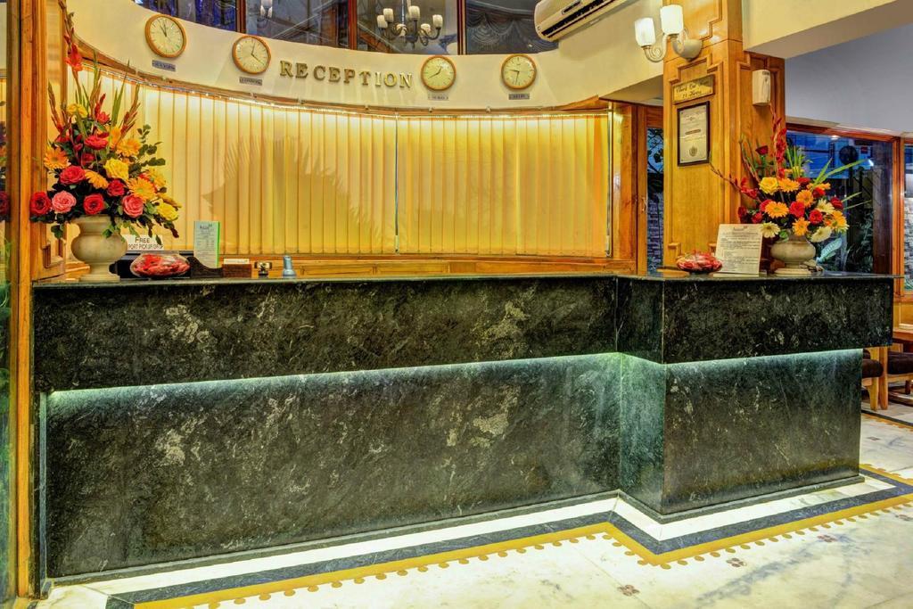 Hotel Pinnacle Ахмедабад Екстериор снимка
