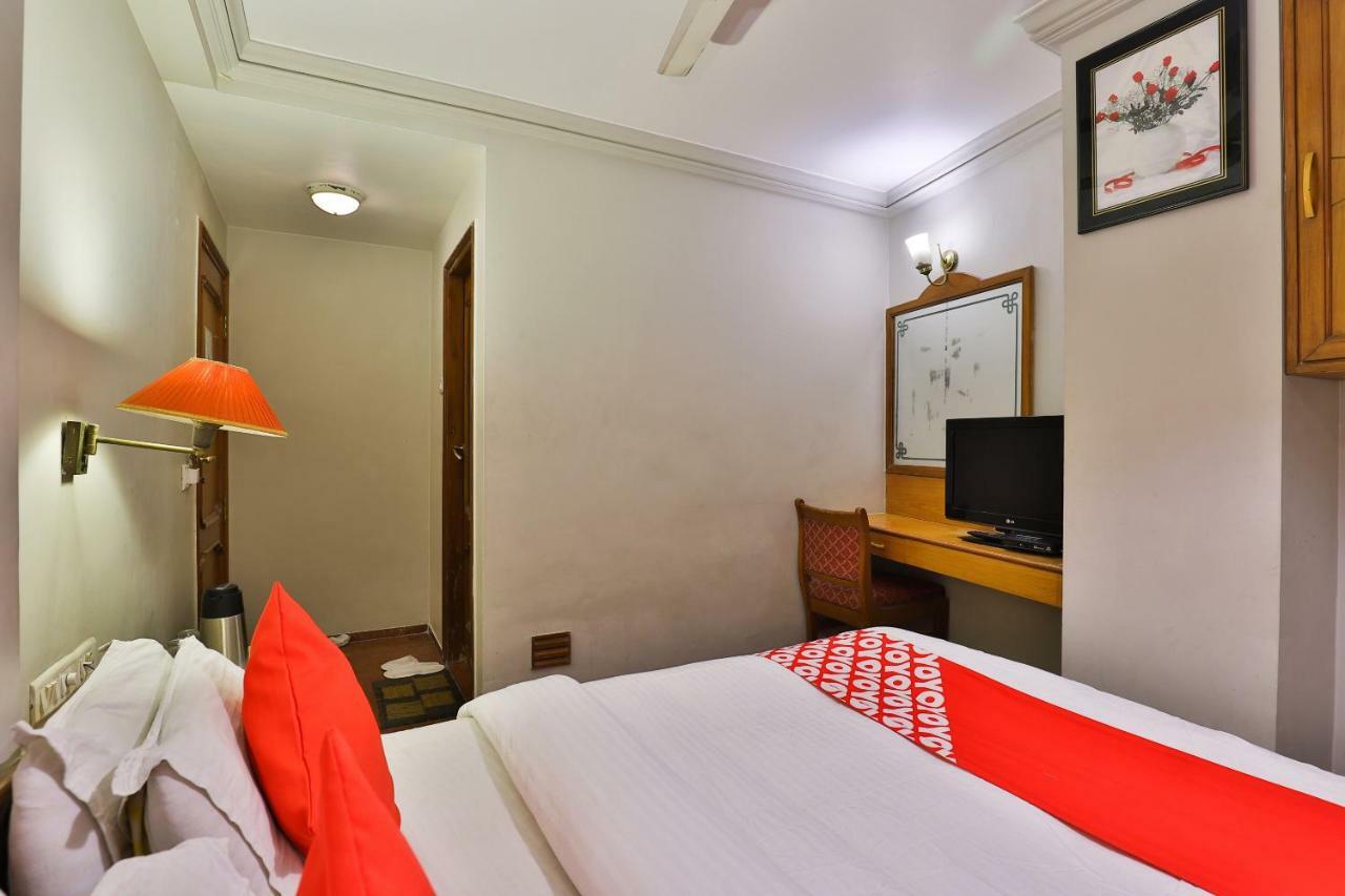 Hotel Pinnacle Ахмедабад Екстериор снимка