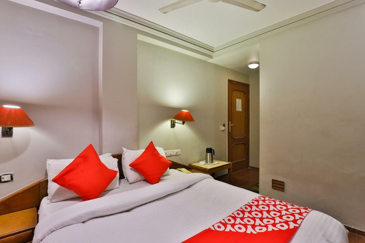 Hotel Pinnacle Ахмедабад Екстериор снимка